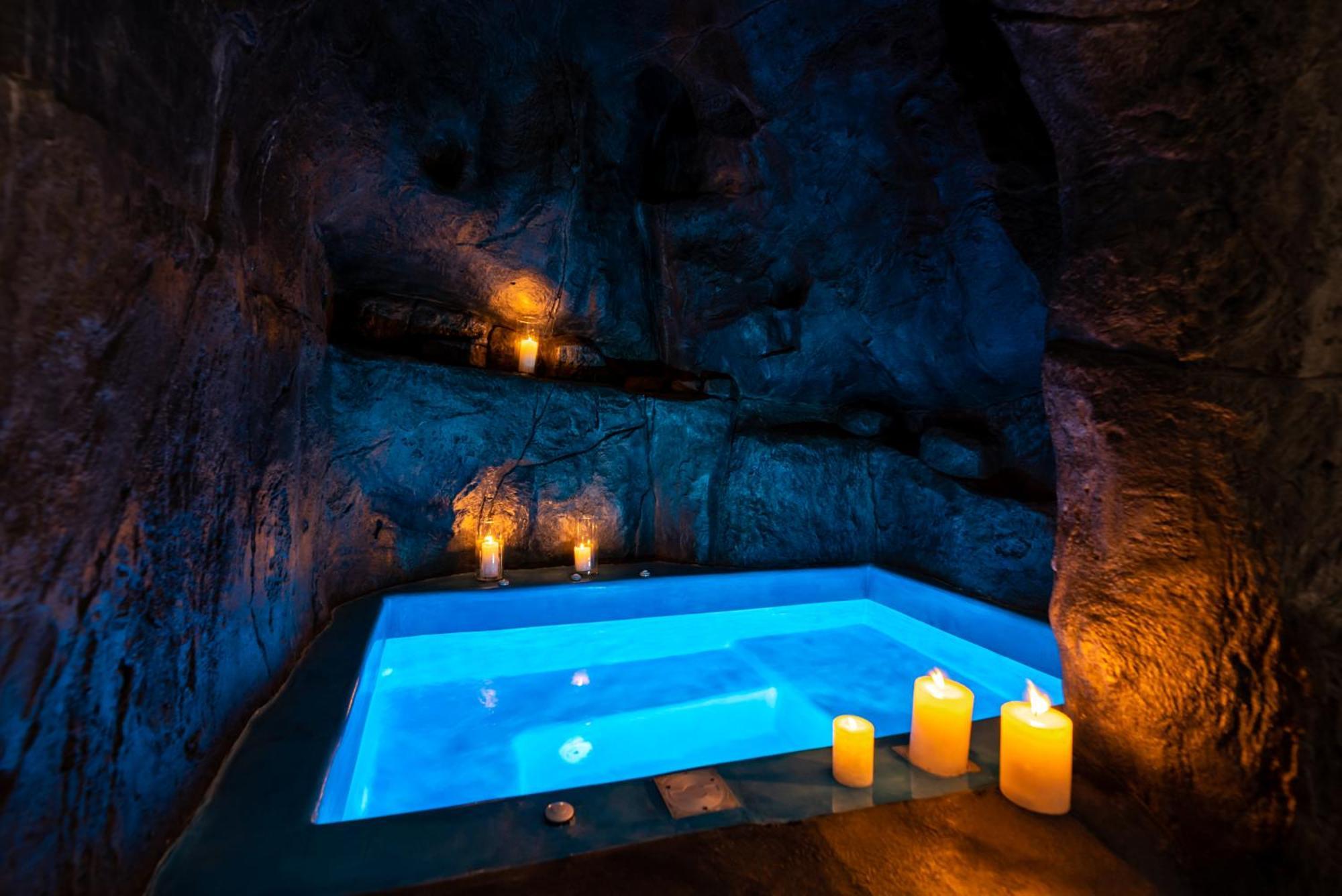 Superior Suite  with outdoor heated jetted tub,1444260157:JPEG